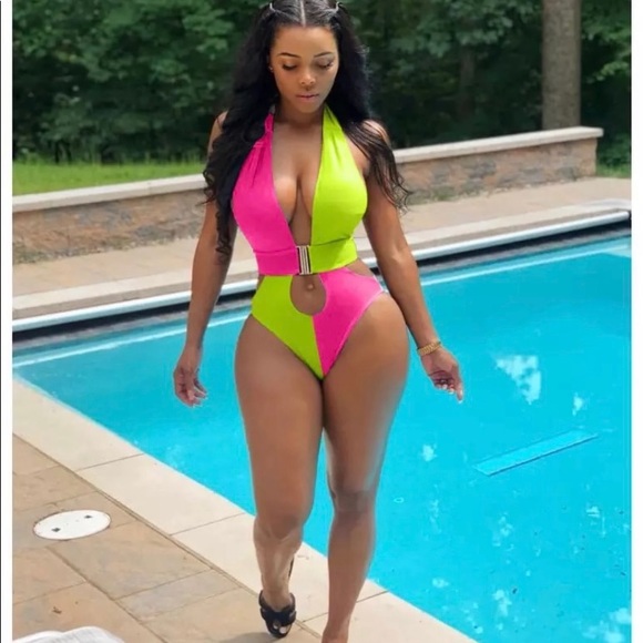 Bathing suits - Picture 5 of 6